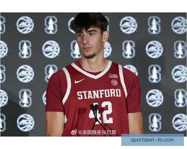 雷诺自信称自己本届最佳新秀内线去年来唯一场均二十加十的大学球员